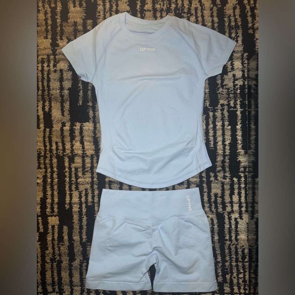 DFYNE Women's Light Blue Active Short Sleeve Top & High-Waist Shorts Set